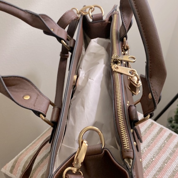 Dassin Lock SatchelBag with adjustable Shoulder Strap - Picture 2 of 8